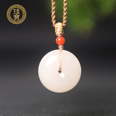 珪宝和田玉藕粉平安扣吊坠女款