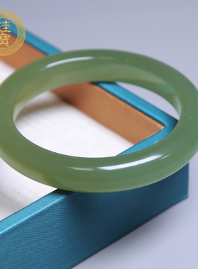 珪宝和田玉湖水绿手镯女款57.8mm