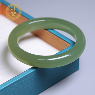 珪宝57.8mm和田玉湖水绿手镯女款宽条玉镯子天然送妈妈带证书C157