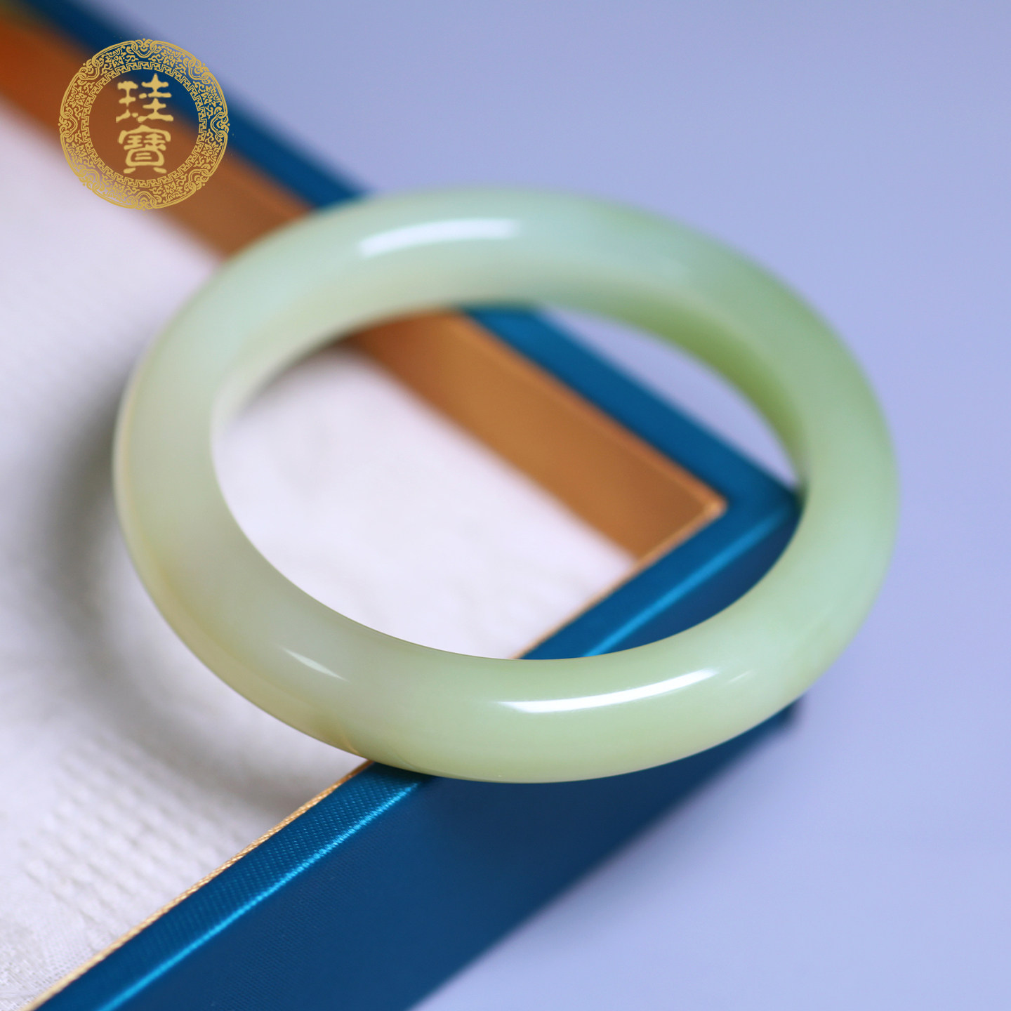 珪宝和田玉糖青白玉手镯女55.8mm