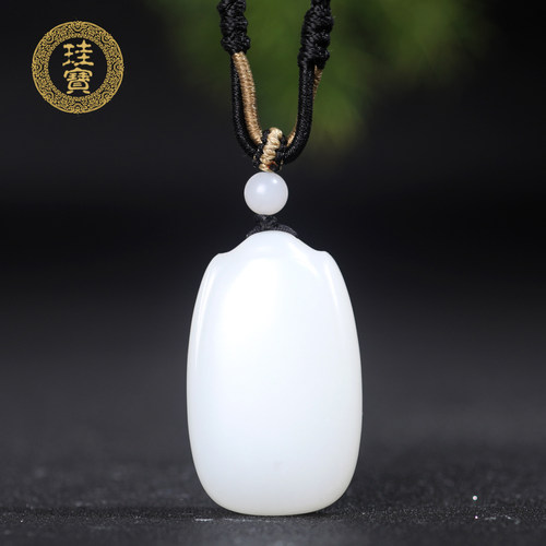 珪宝和田玉羊脂玉无事牌吊坠男女