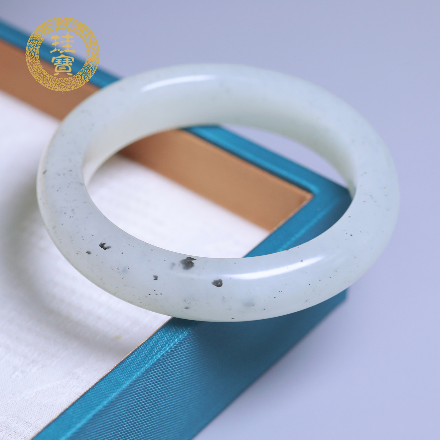 珪宝57mm和田玉白玉点墨宽条手镯女款玉镯子天然玉石带证书送女友