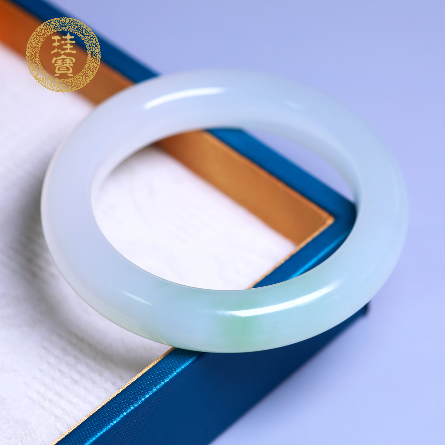 珪宝55.2mm和田玉冰白翠青宽条手镯女士一口翠玉镯子玉器手饰礼物