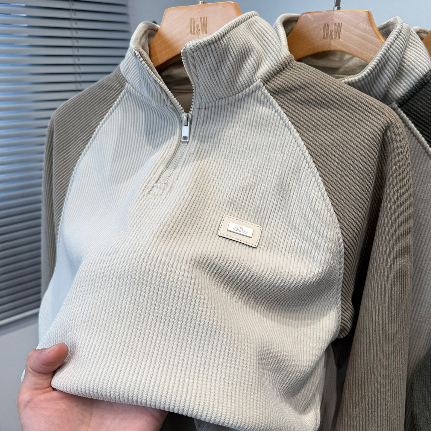 拼色插肩袖拉链半高领卫衣男加绒