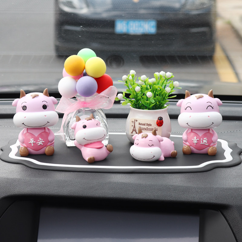 可爱摇头公仔牛创意个性男女车内装饰品车载可爱牛年汽车香薰摆件
