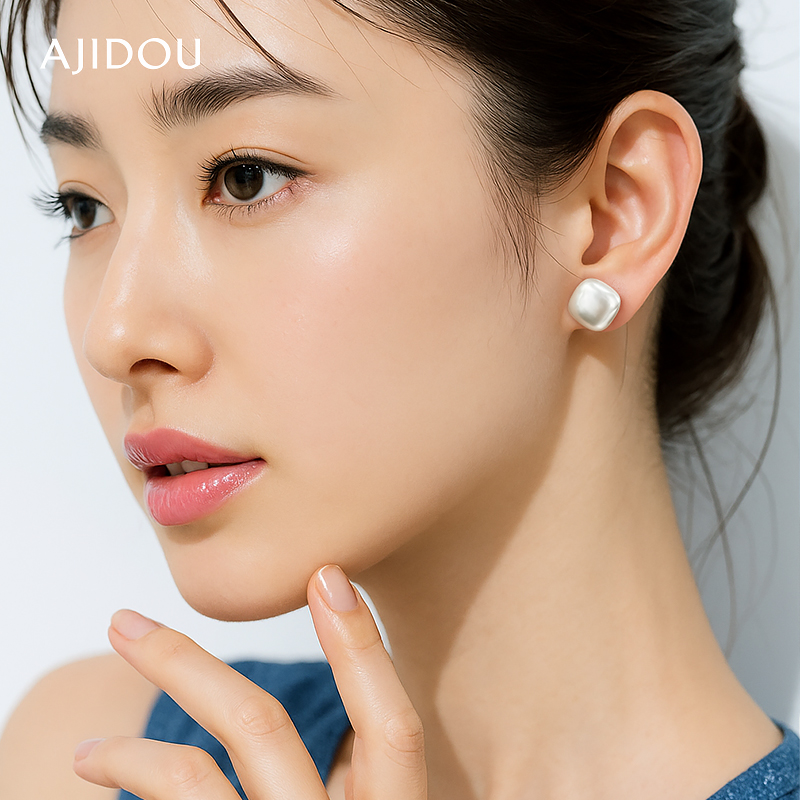 AJIDOU阿吉豆女款S925银耳饰耳钉