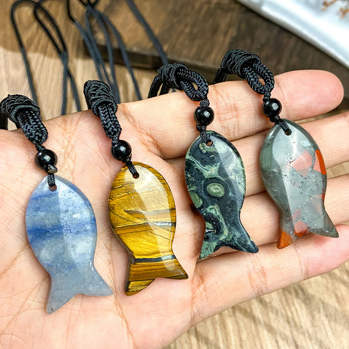 鱼形紫水晶吊坠皮绳项链女粉晶编织鱼牌项链东陵玉小鱼小众颈链,饰品/流行首饰/时尚饰品新,项链,淘宝优惠券,粉丝福利购,淘宝优惠卷