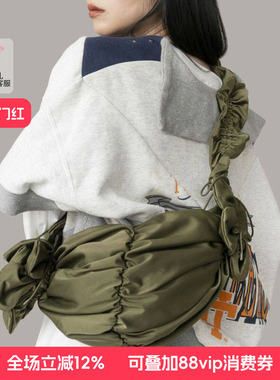 casselini「限量」26年新款小众百搭可爱尼龙花朵褶皱斜挎单肩包