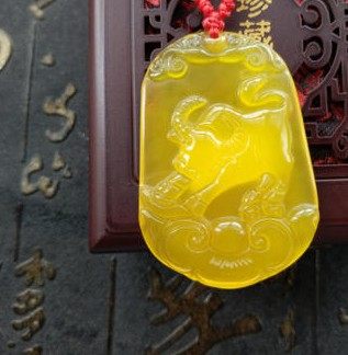 黄玉髓生肖牛玛瑙款