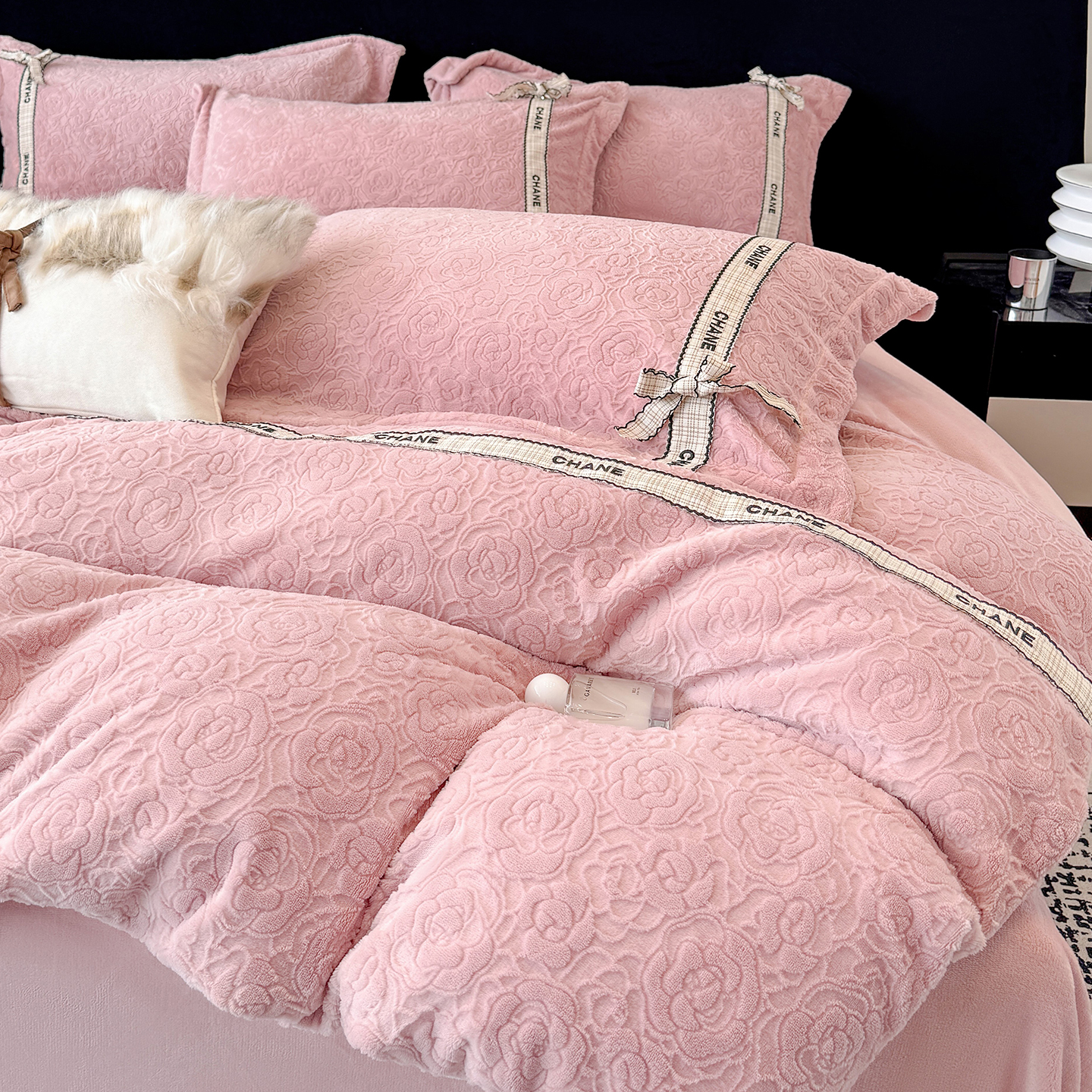 雕花牛奶绒四件套2025新款加厚