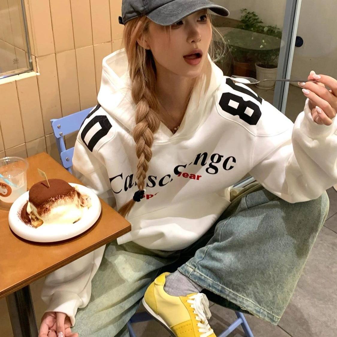 贴布字母运动风白色连帽卫衣女秋冬新款加绒美式街头情侣宽松上衣