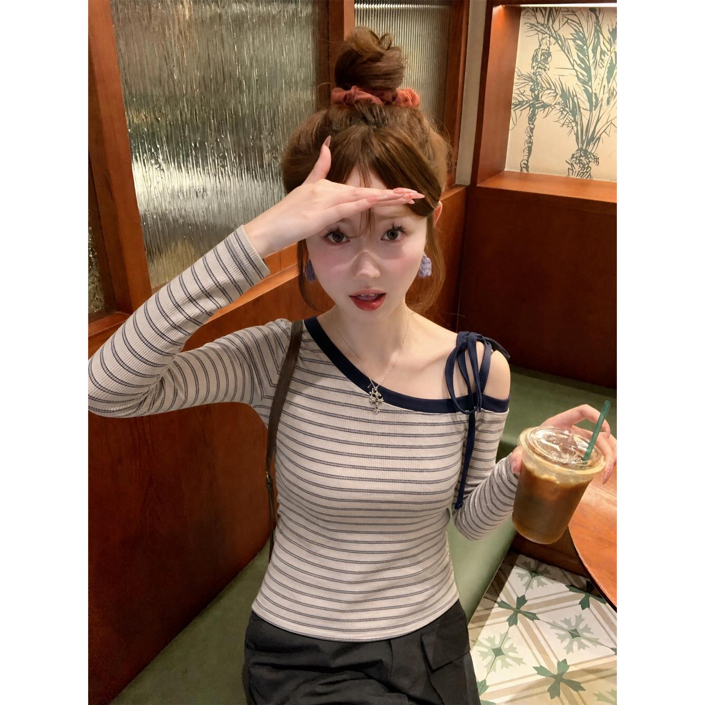 藏蓝条纹斜肩绑带长袖T恤女早秋季韩系新款露肩收腰修身内搭上衣