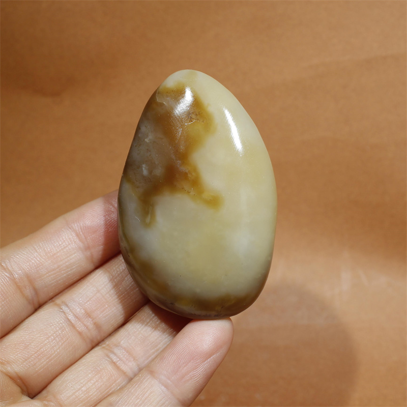 60克油润细腻糖玉山料原石