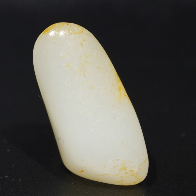 新疆和田玉皮色白玉吊坠籽
