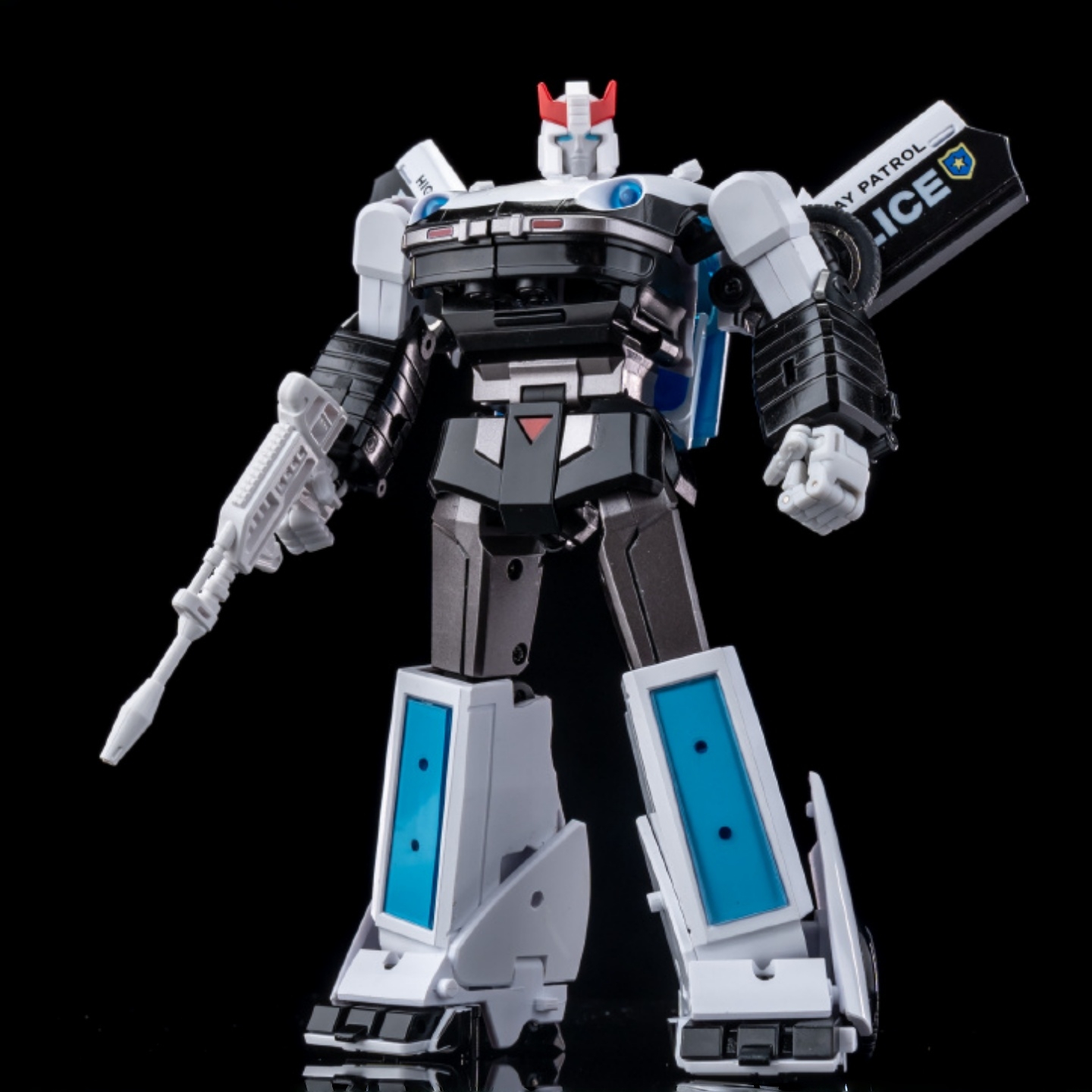 DX9D18追捕者警车变形玩具