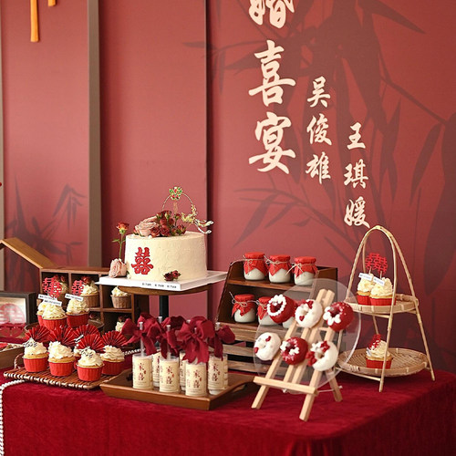 新中式红色婚礼甜品台订婚吾家有喜订婚宴甜品台结婚蛋糕装饰