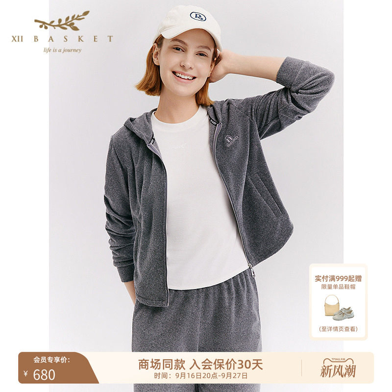 十二篮轻运动风连帽短款外套
