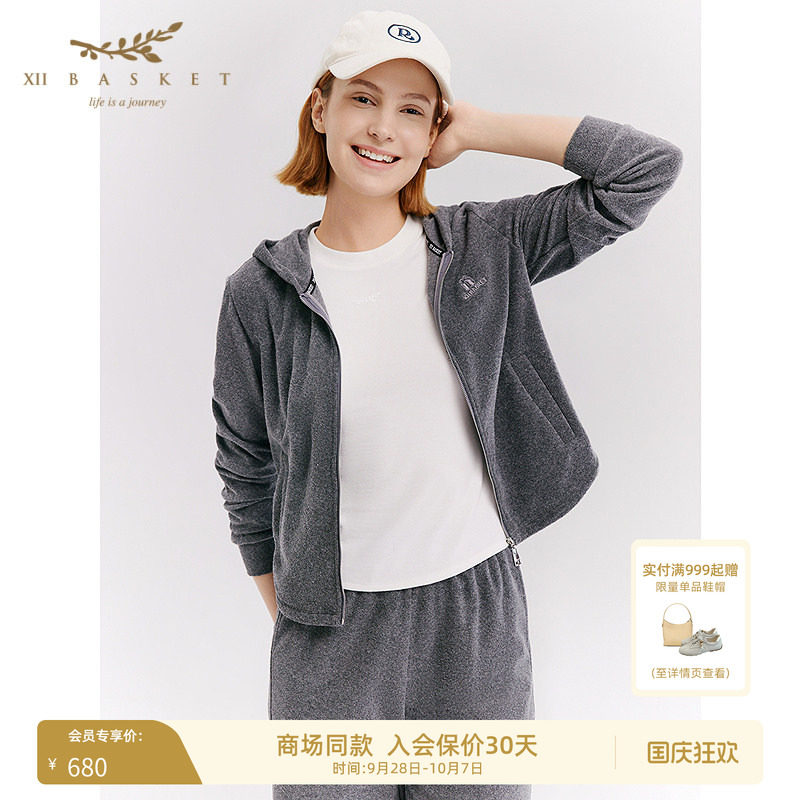 十二篮轻运动风连帽短款外套