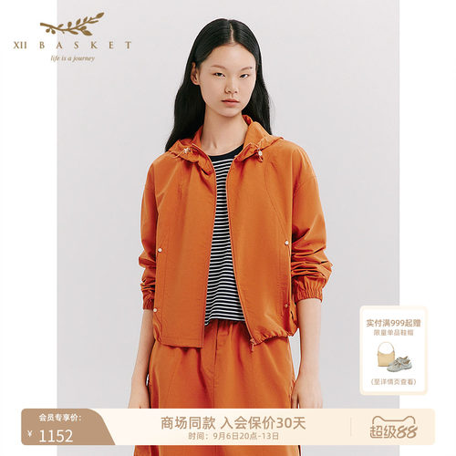 短款宽松廓形，包容显瘦