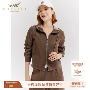 十二篮棉质运动卫衣短款连帽户外休闲外套正肩显瘦驼色女春季