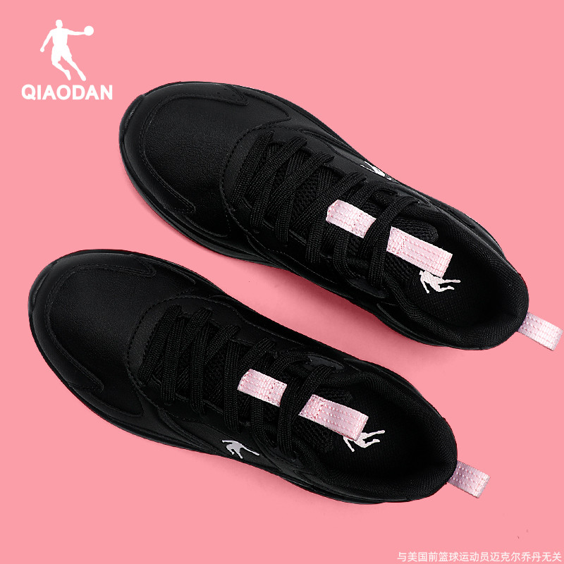 乔丹女鞋运动鞋皮面防水跑步鞋子