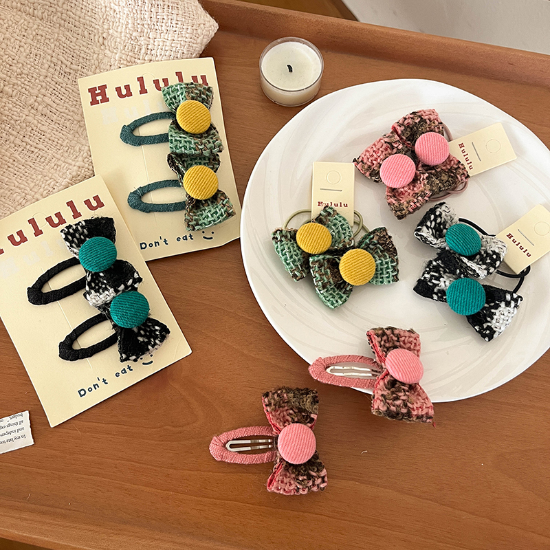 甜美格子布艺纽扣发夹