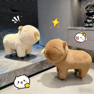小凳子家用矮凳卡皮巴拉可爱动物造型万向轮换鞋凳毛绒滑轮溜溜凳