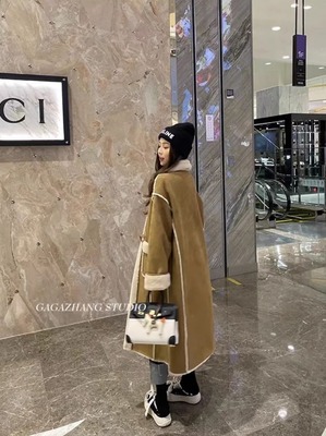 訾文静牛角扣麂皮绒中长款加厚