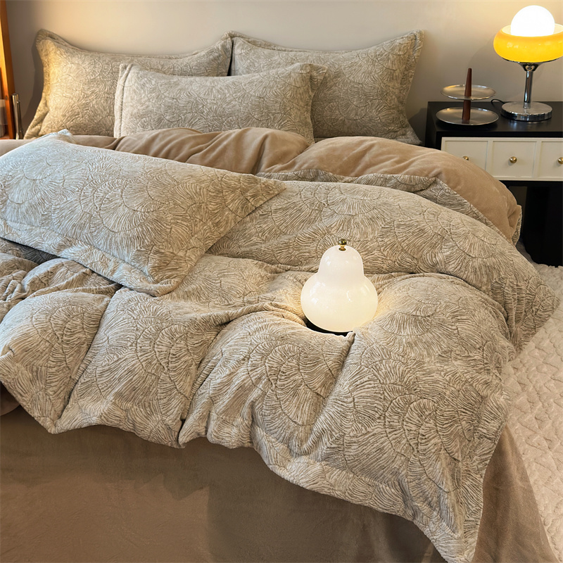 高档雕花牛奶绒床上四件套轻奢高级感床品加厚珊瑚绒面床单被套
