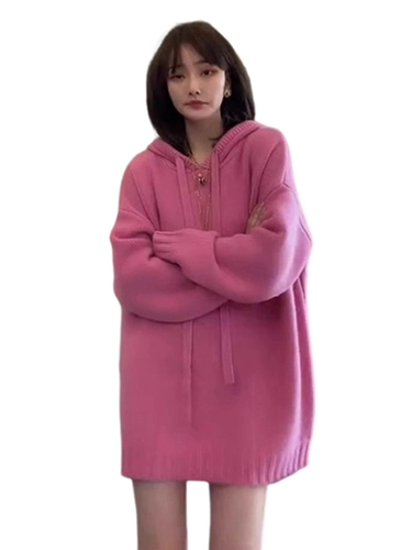 Розовое трикотажное платье с капюшоном, осенний свитер, демисезонные длинные джинсы с начесом, средней длины