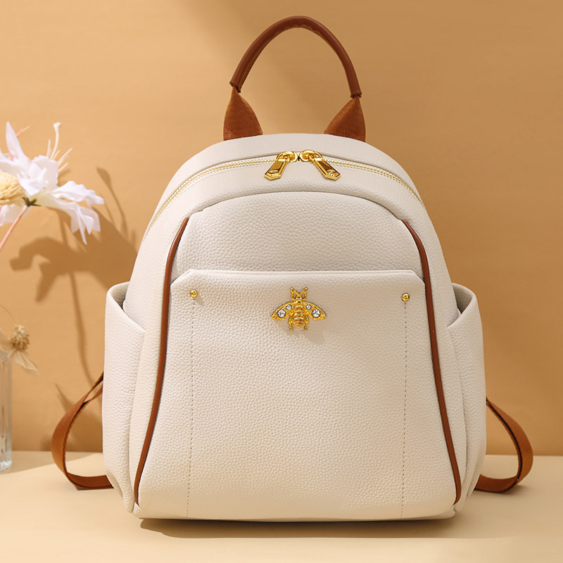 真皮双肩包女2025新款时尚轻便女士旅行背包软牛皮通勤休闲小背包