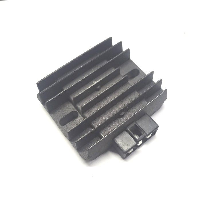 适用雅马哈摩托车巧格i赛鹰旭鹰巡鹰福颖福喜整流器充电器稳压器