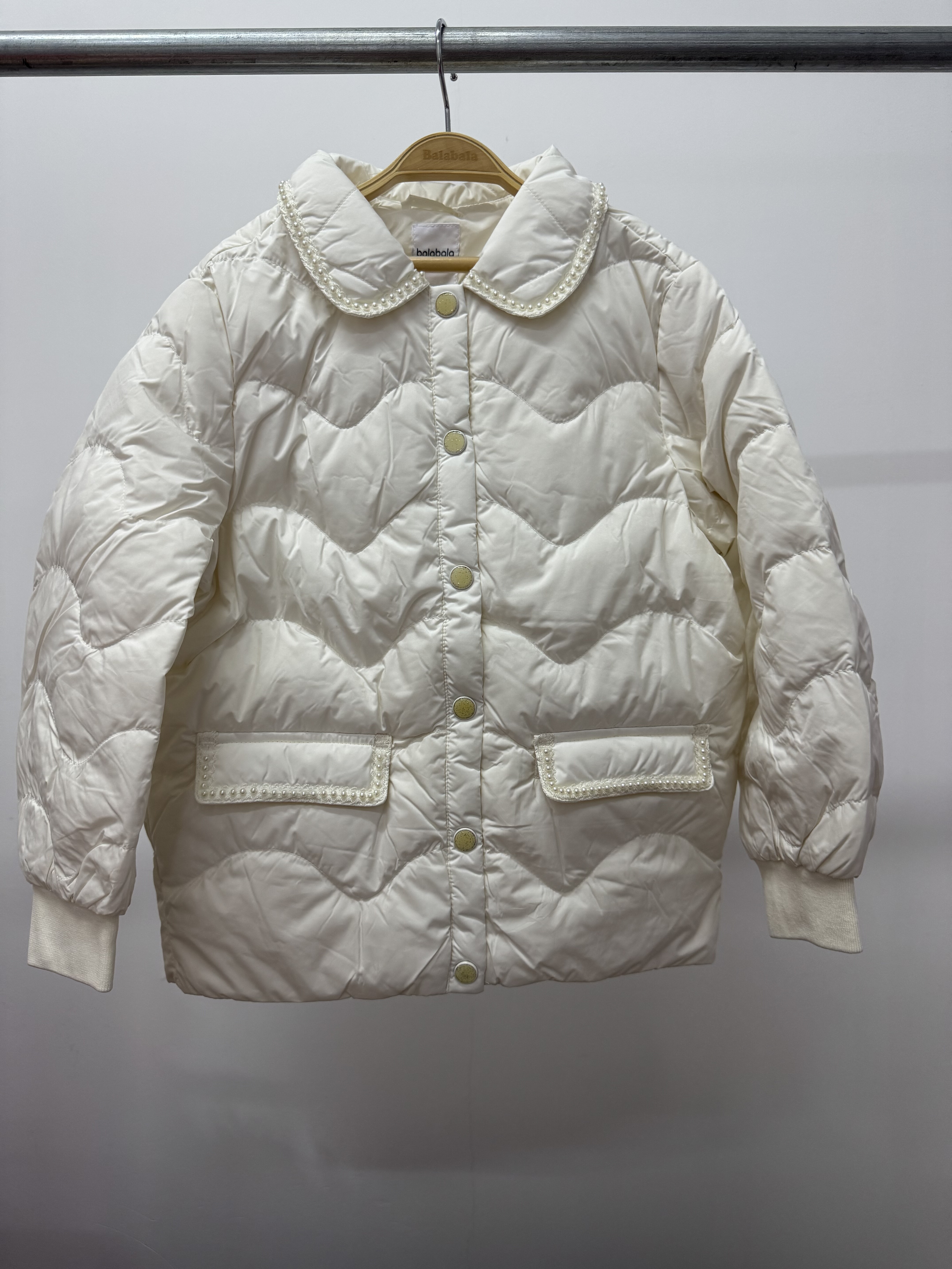 巴家珍珠装饰翻领可爱甜美轻薄羽绒服女童