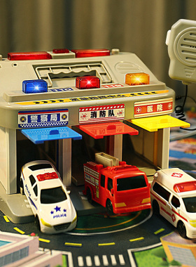 儿童指挥中心玩具救护车男孩警车消防宝宝工程3岁4停车场惯性套装