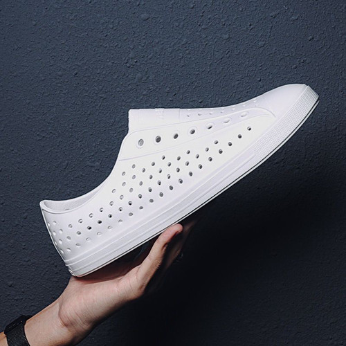 情侣塑料运动风透气洞洞鞋