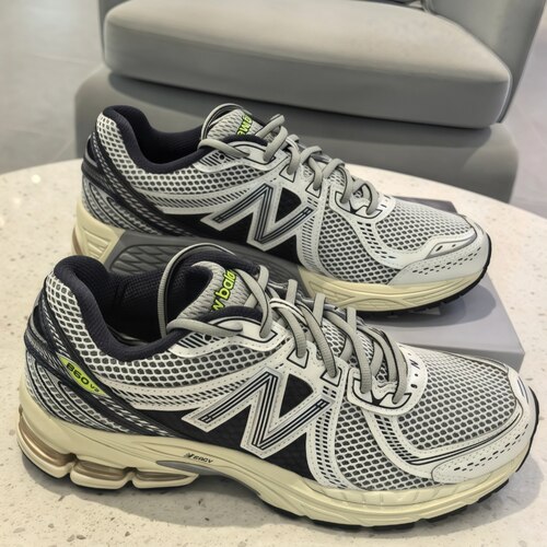 New Balance 860 v2 时尚低帮 生活休闲鞋 男女同款 白黑ML860SN2