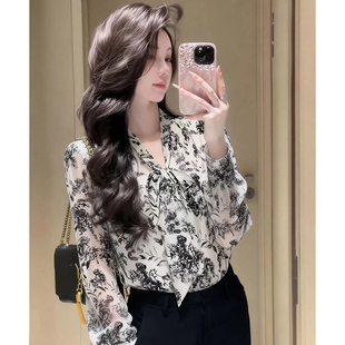 2025春优雅气质水墨印花蝴蝶结飘带OL雪纺长袖 V领系带上衣 衬衫