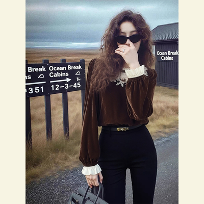 轻熟风复古蕾丝拼接咖色丝绒上衣