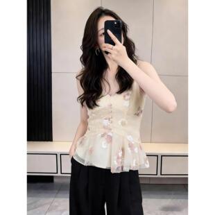 简直美绝了！法式极简甜美风碎花吊带背心女别致显瘦V领花苞上衣
