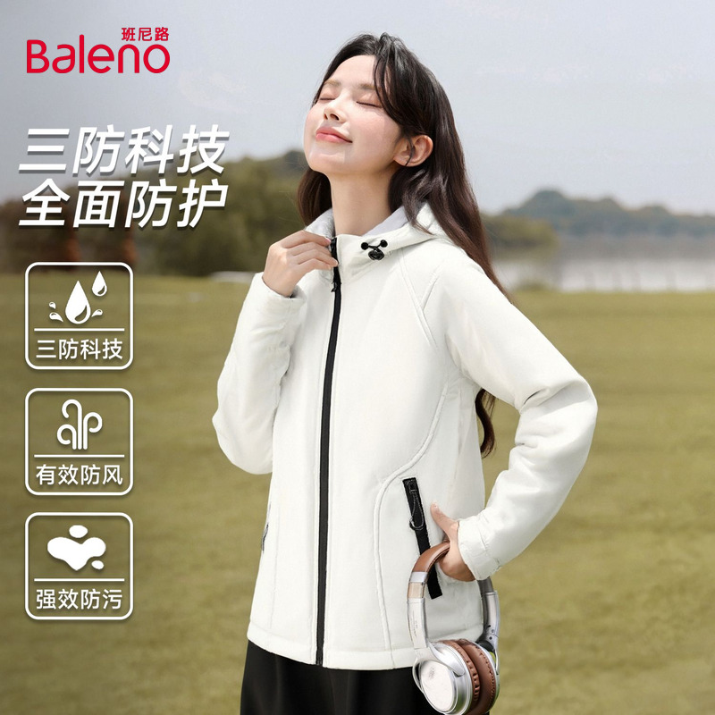 班尼路三防软壳连帽外套女2025秋冬新款户外加绒保暖冲锋夹克女Q