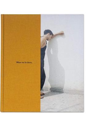 【预售】当我们躺下时,草从我们身上生长出来 When we lie down, grasses grow from us英文原版摄影集 Karolina Gembara进口图书