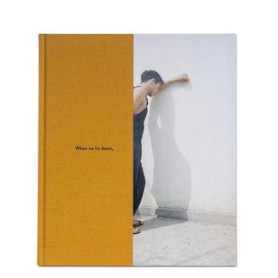 When down 预售 草从我们身上生长出来 摄影集 Gembara进口图书 us英文原版 当我们躺下时 grow grasses lie Karolina from