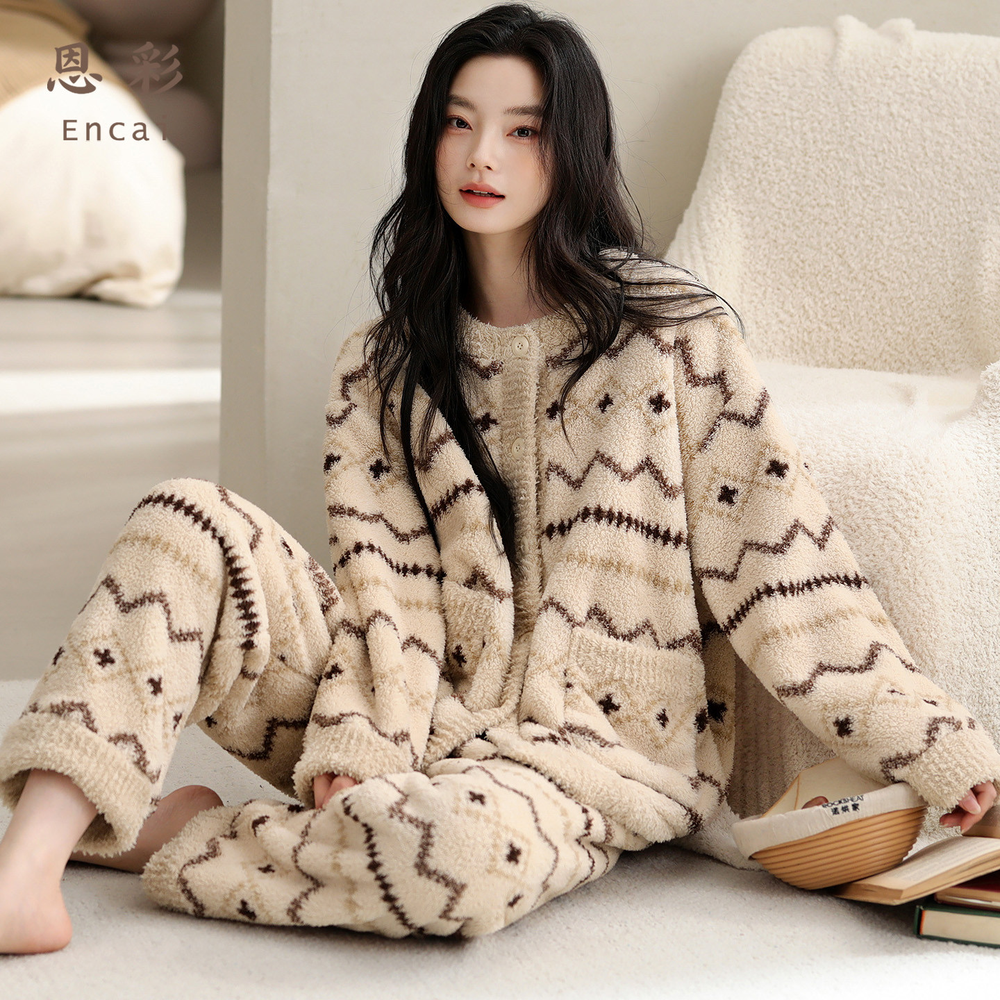 新品高级感睡衣女秋冬珊瑚绒家居服法兰绒加厚加绒大码可外穿套装
