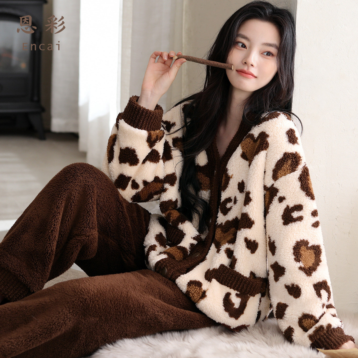 新品豹纹高级感睡衣女秋冬珊瑚绒家居服法兰绒加厚大码加绒可外穿