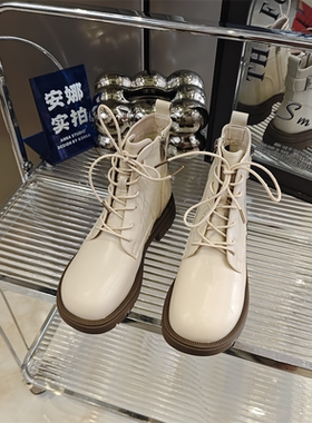 秋季女英伦米色系带平底马丁短靴