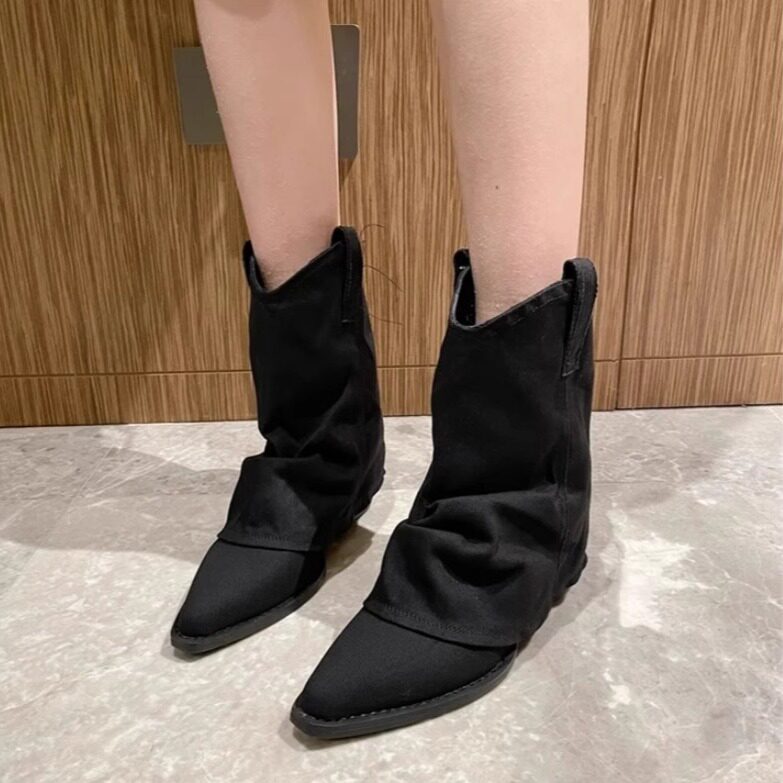 撤柜春季新款牛仔褶皱尖头粗跟西部靴短筒瘦瘦裤管靴女靴子堆堆靴