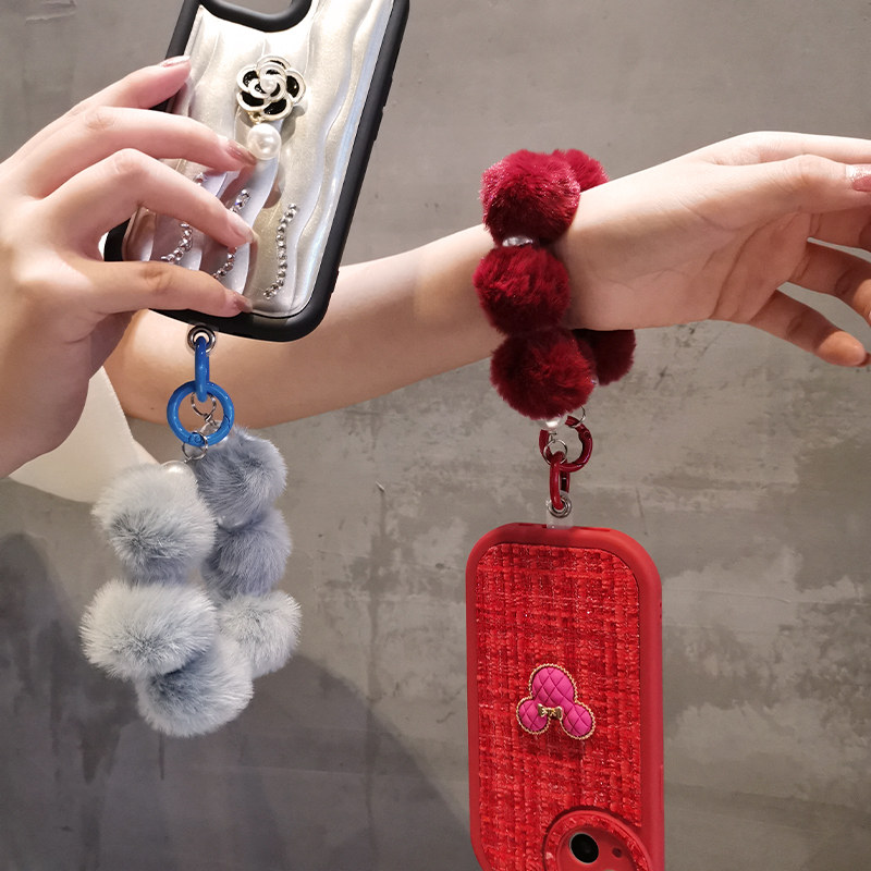手机挂绳短款冬季毛绒绒毛球手腕带子ins时尚珍珠毛茸茸手链新年红色钥匙壳通用防丢户外包包挂件女网红同款,3C数码配件,手机挂件/手机链,淘宝优惠券,粉丝福利购,淘宝优惠卷