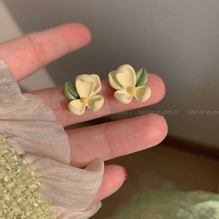 绿色栀子花耳钉~超仙小清新甜美耳环2024年春季新款耳饰花朵耳夹