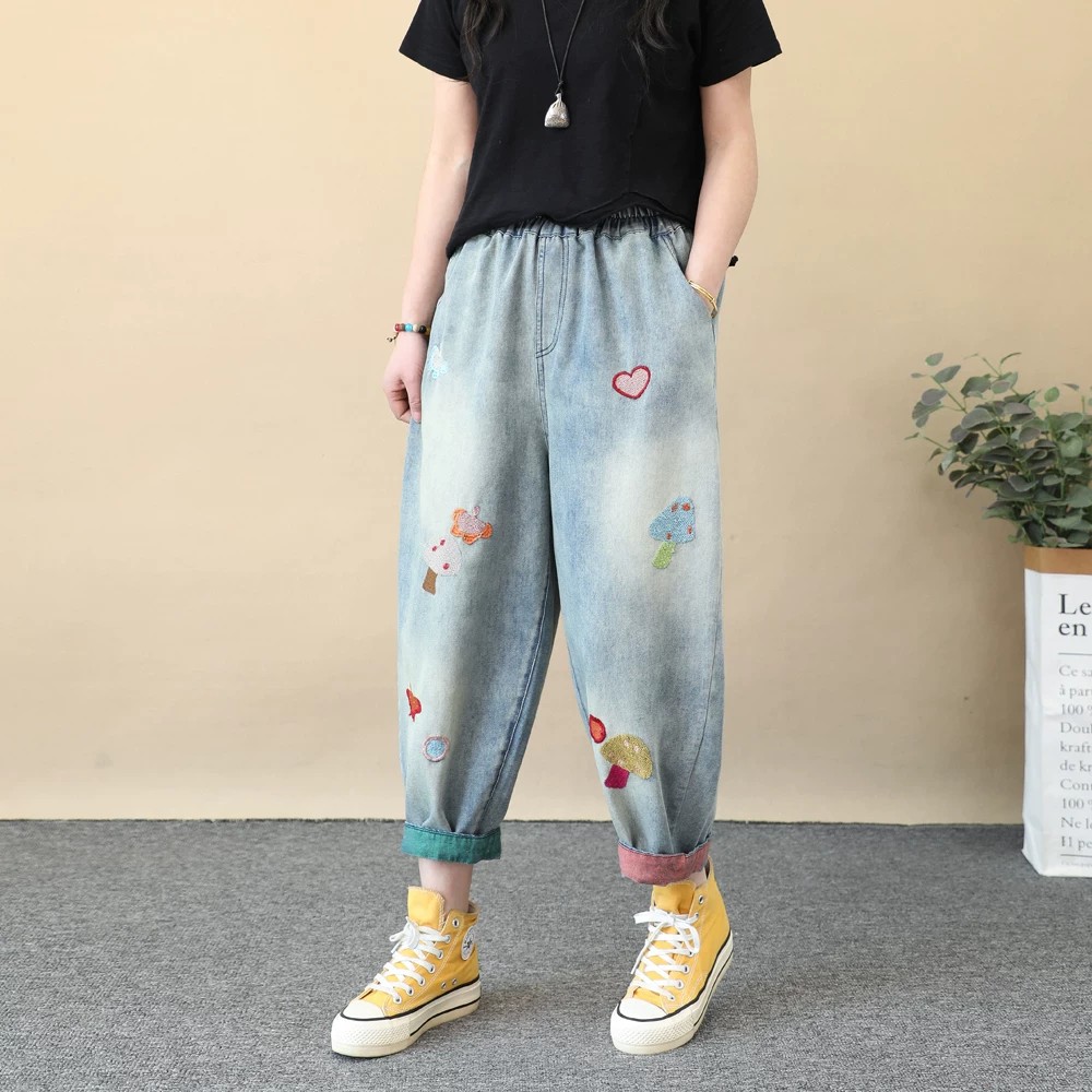 民族风彩色蘑菇刺绣牛仔裤女2026宽松显瘦复古磨白女式九分哈伦裤