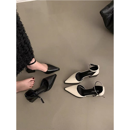 尖头粗跟一字扣带包头凉鞋女